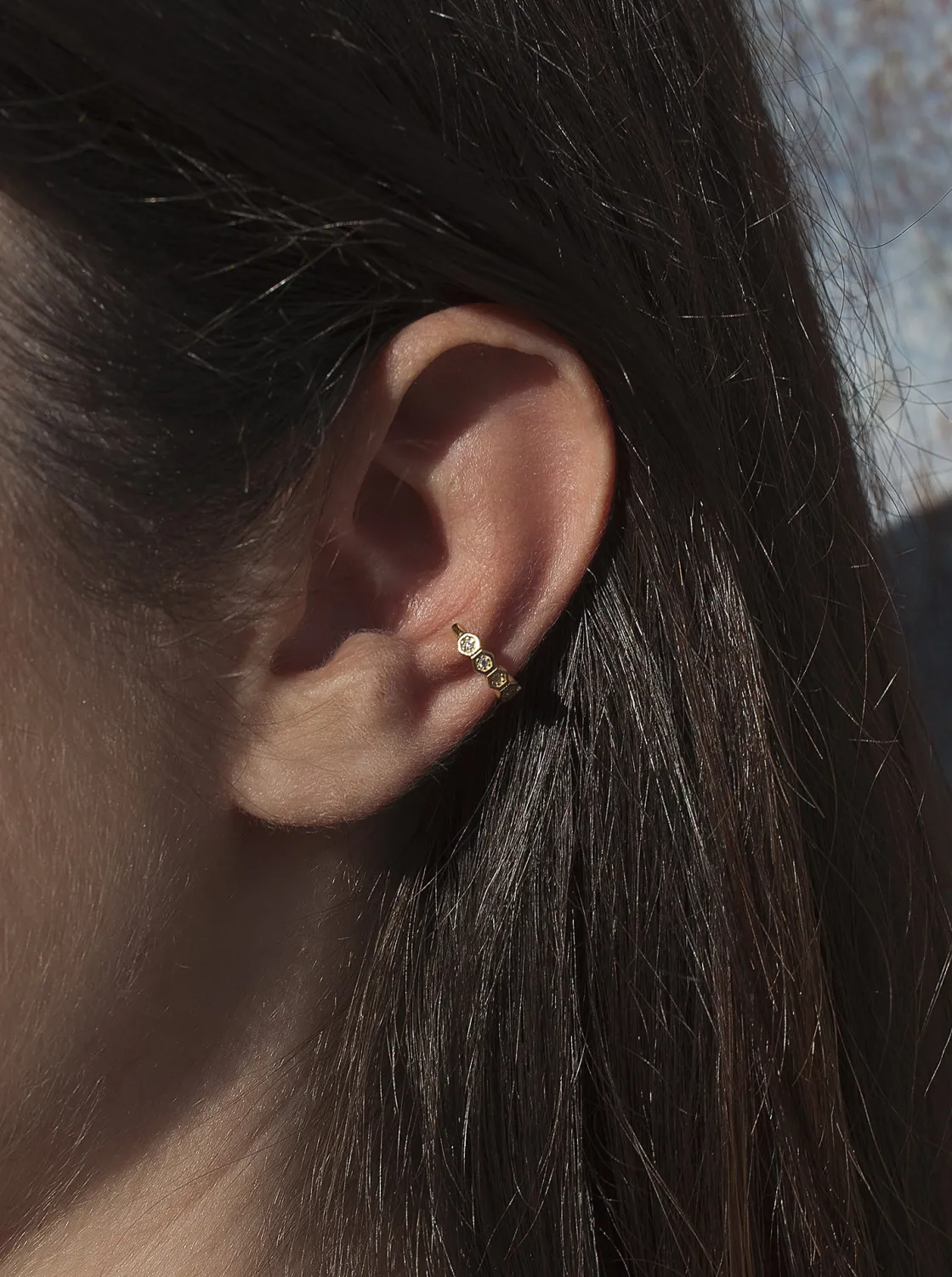 Ear Cuff | LINEARGENT Ear cuff de plata bañada en oro diseño hexagonal