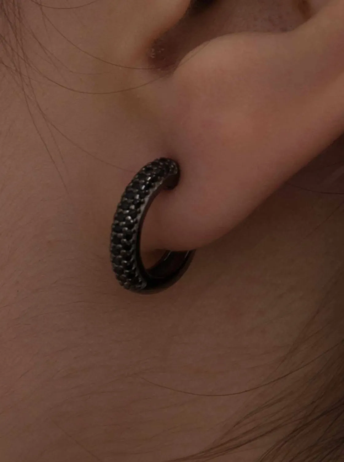 Pendientes Aro | LINEARGENT Pendientes aro con circonitas negras modelo pequeño