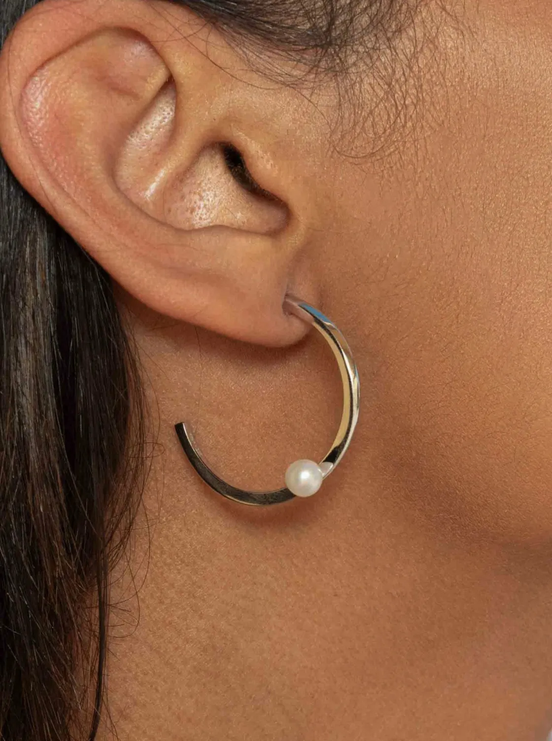 Pendientes Perlas | Pendientes Aro | LINEARGENT Pendientes aro con perla de diseño minimalista
