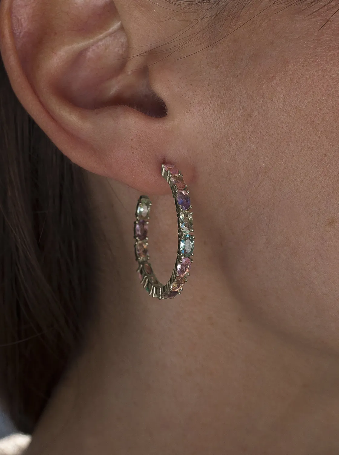 Pendientes Aro | LINEARGENT Pendientes aro con piedras en tonos rosas de talla oval