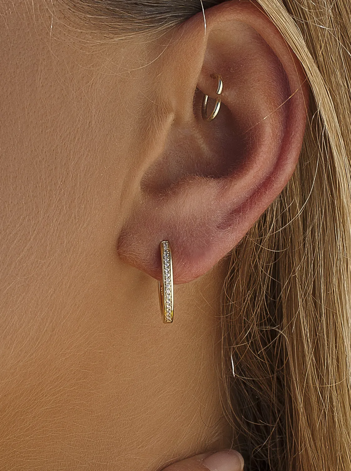 Pendientes Pequeños | Pendientes Aro | LINEARGENT Pendientes aro de plata bañada en oro diseño con circonitas