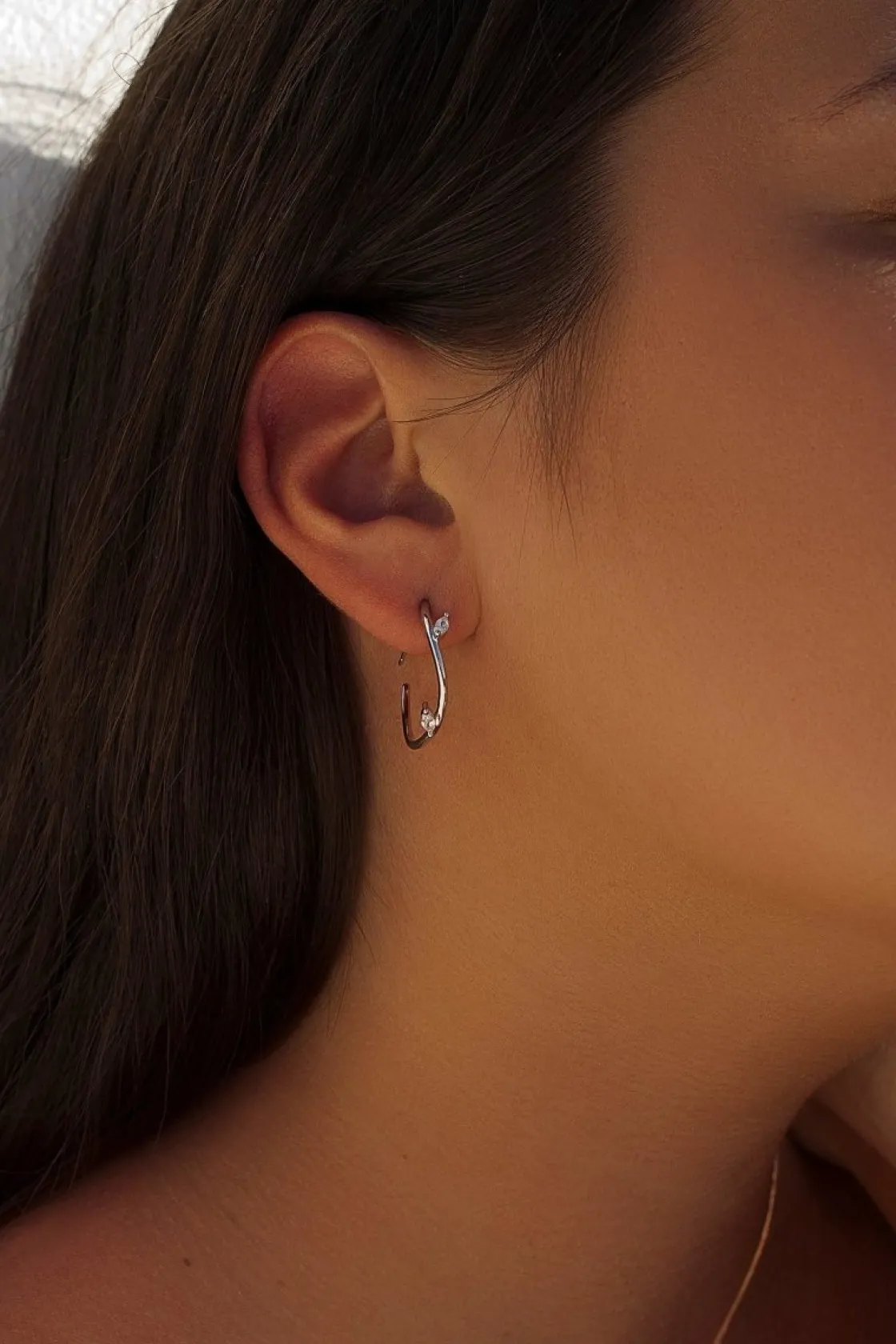 Pendientes Aro | LINEARGENT Pendientes aro de plata de estilo curvilíneo con circonitas talla marquesa