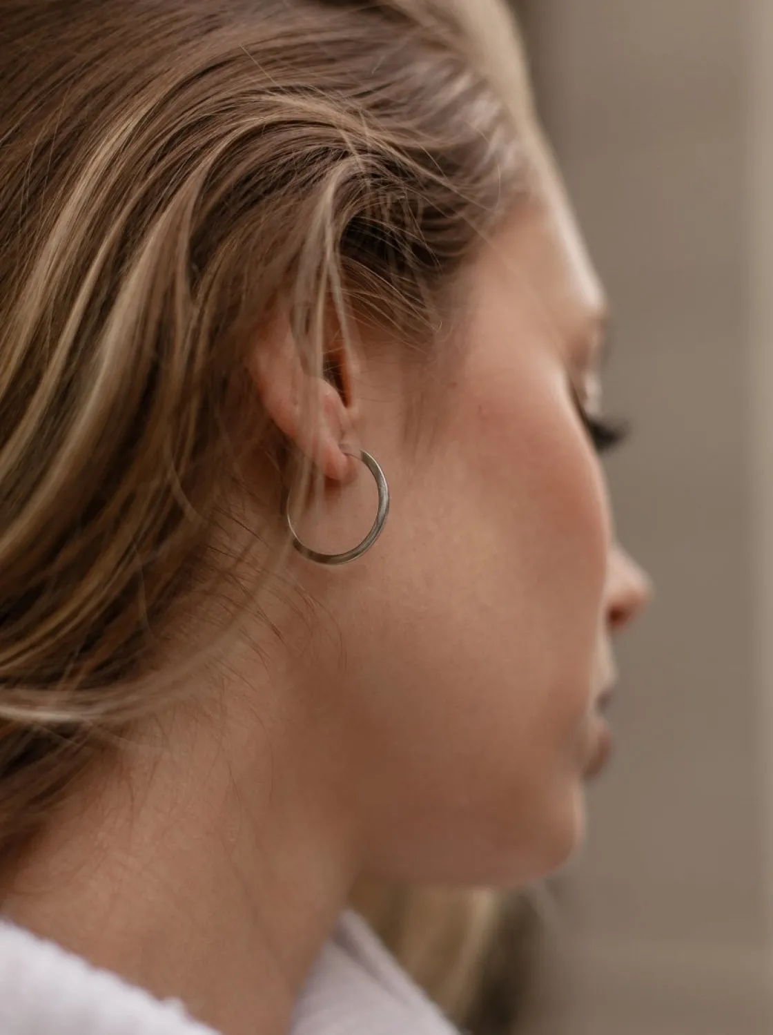 Pendientes Aro | LINEARGENT Pendientes aro de plata diseño plano y elegante