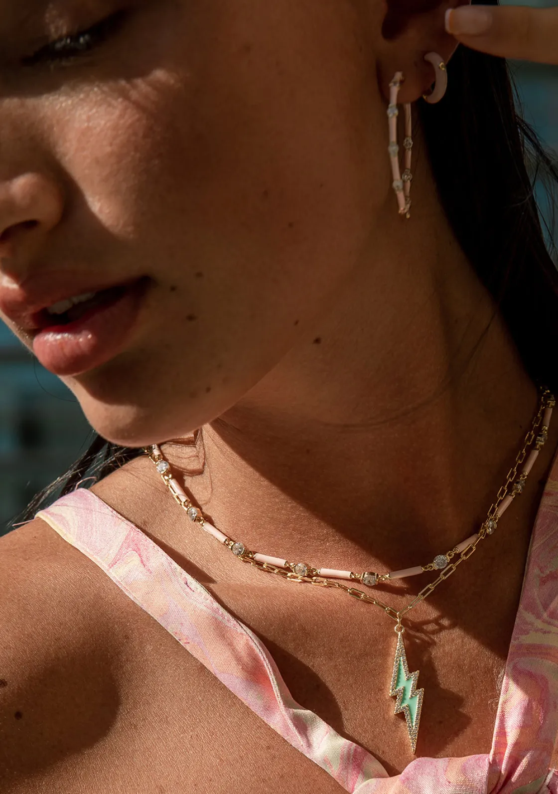Pendientes Aro | LINEARGENT Pendientes aro diseño de esmalte rosa y circonitas