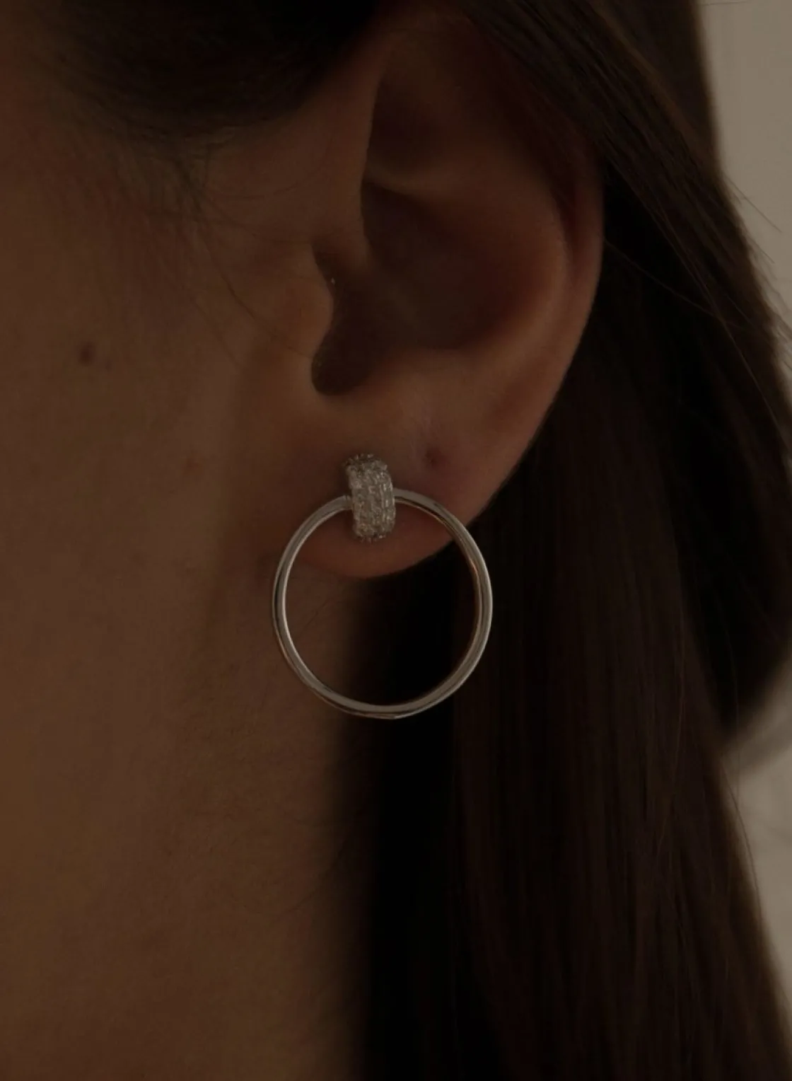 Pendientes Aro | LINEARGENT Pendientes aro diseño soporte de circonita y círculo en plata lisa