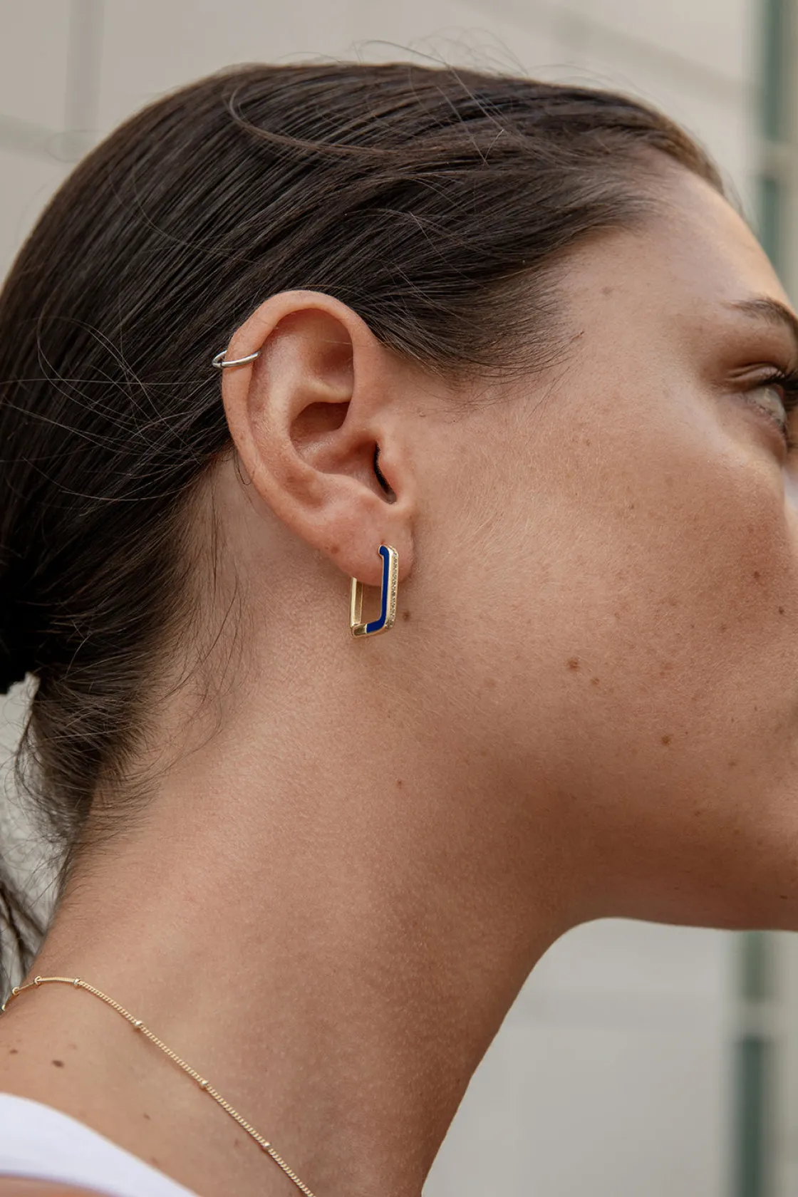 Pendientes Originales | LINEARGENT Pendientes aro esmalte en plata diseño cuadrado azul eléctrico