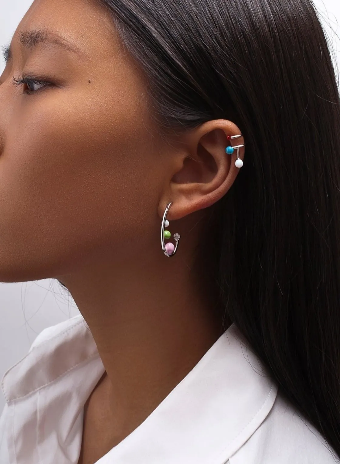 Pendientes Originales | Pendientes Aro | LINEARGENT Pendientes aro originales detalle de esmalte y circonita