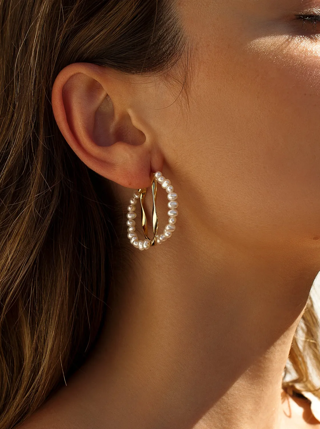 Pendientes Perlas | Pendientes Aro | LINEARGENT Pendientes aro originales diseño banda de perlas y baño de oro