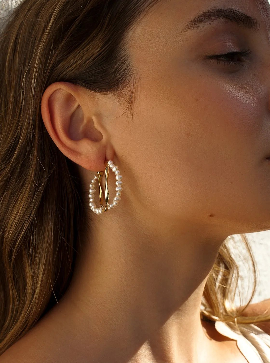 Pendientes Perlas | Pendientes Aro | LINEARGENT Pendientes aro originales diseño banda de perlas y baño de oro