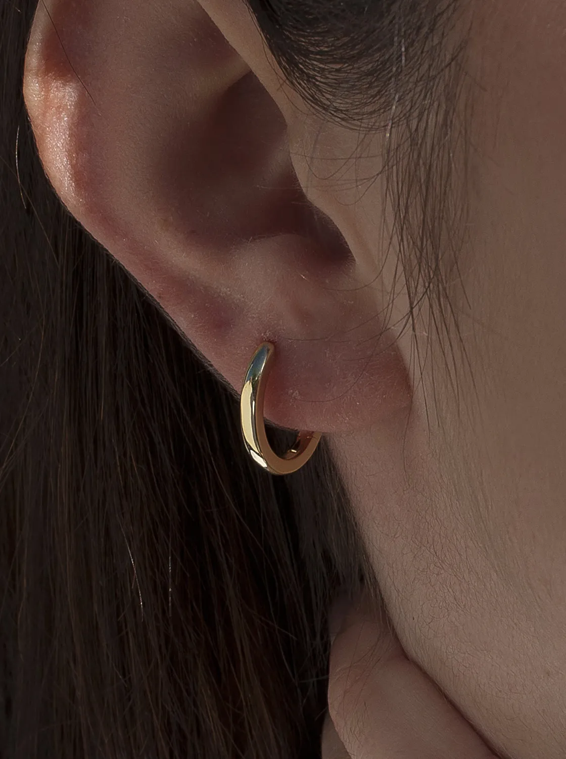 Pendientes Pequeños | Pendientes Aro | LINEARGENT Pendientes aro pequeños de plata bañada en oro diseño ovalado