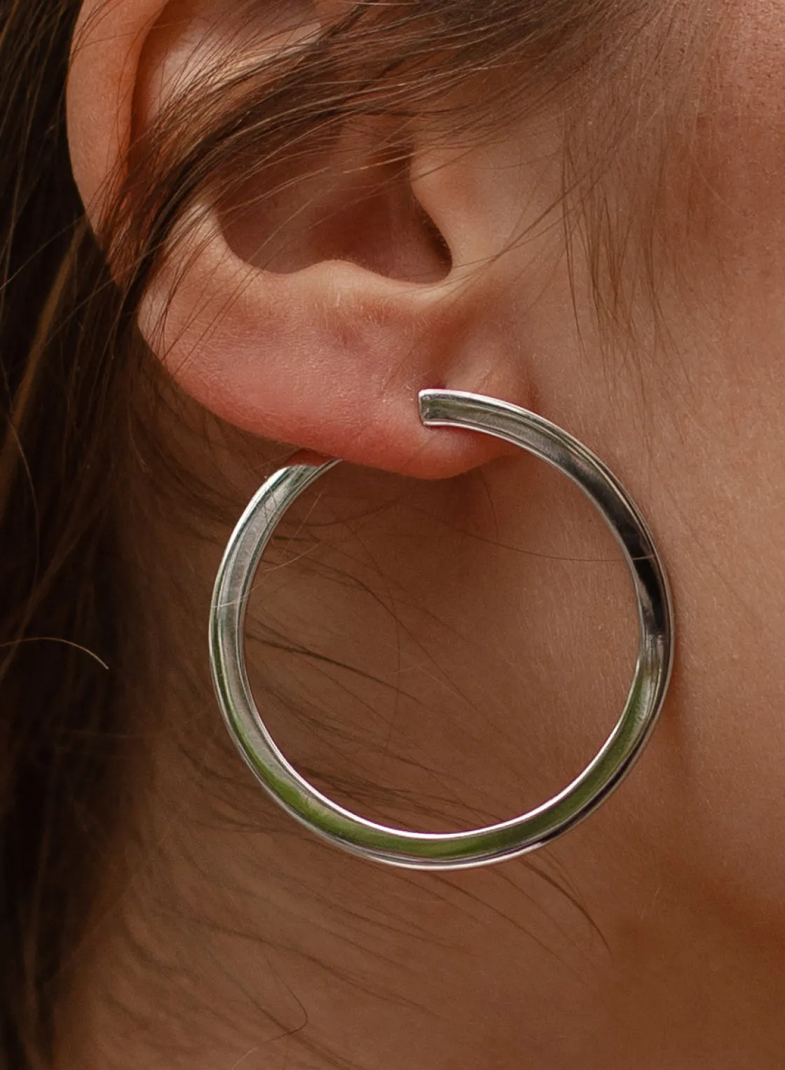 Pendientes Aro | LINEARGENT Pendientes aro plata lista diseño plano y lateral