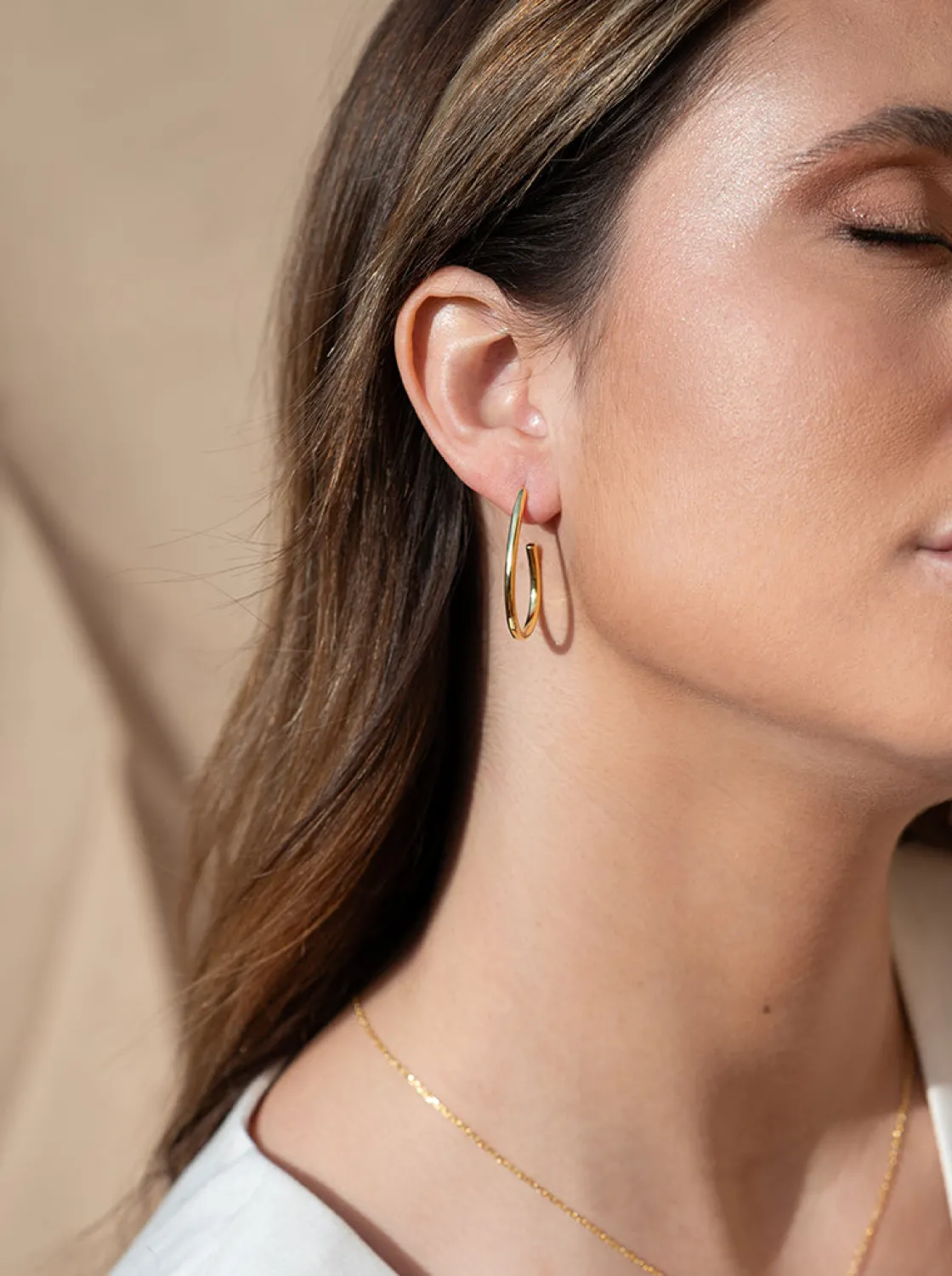 Pendientes Aro | LINEARGENT Pendientes aro semiabierto estilo pera y plata bañada en oro