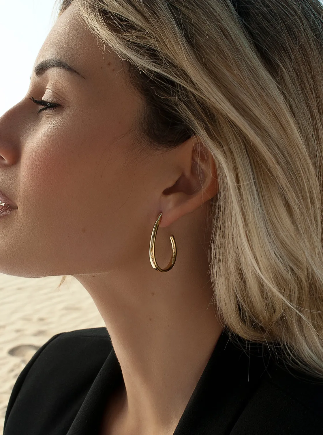 Pendientes Aro | LINEARGENT Pendientes aro semiabierto estilo pera y plata bañada en oro