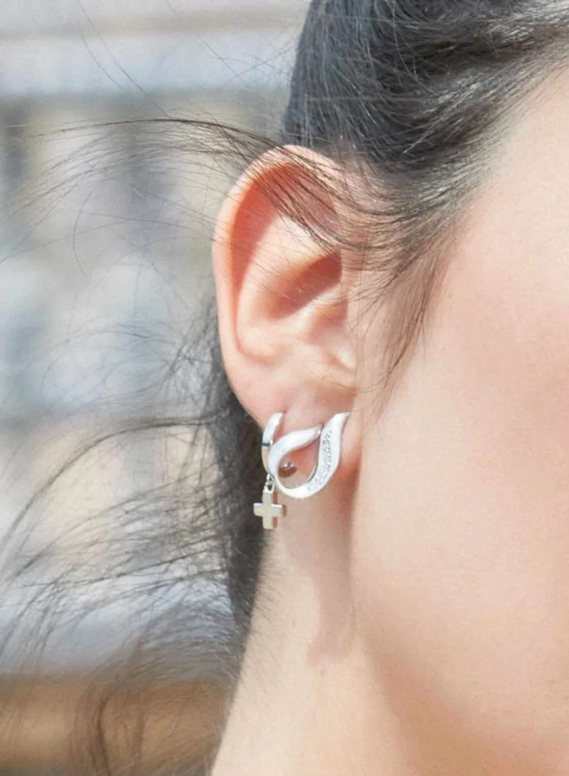 Pendientes Aro | LINEARGENT Pendientes aros con colgantes estilo charm en forma de cruz
