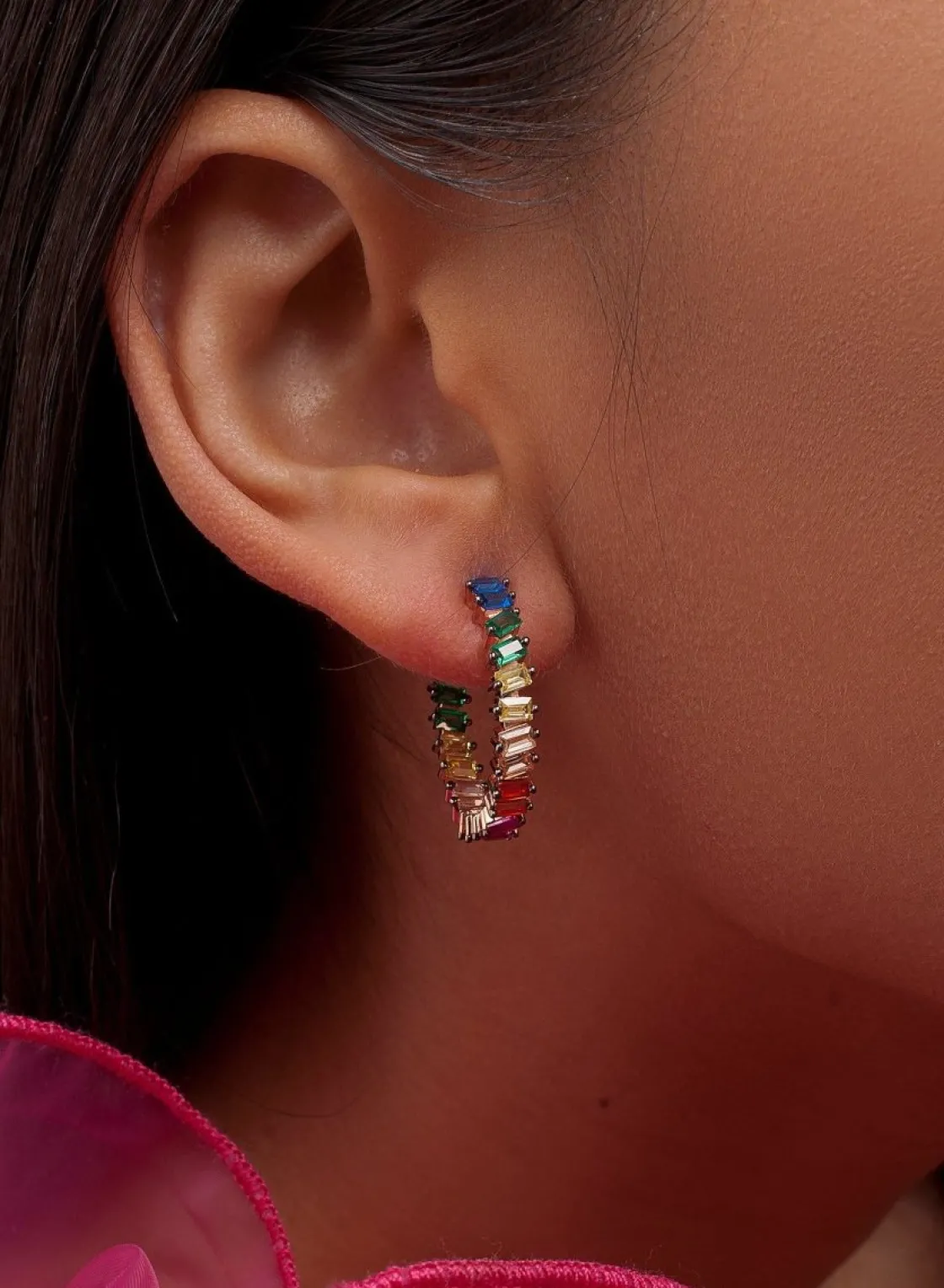 Pendientes Aro | LINEARGENT Pendientes aros con piedras multicolores dispuestas irregularmente bañados en oro