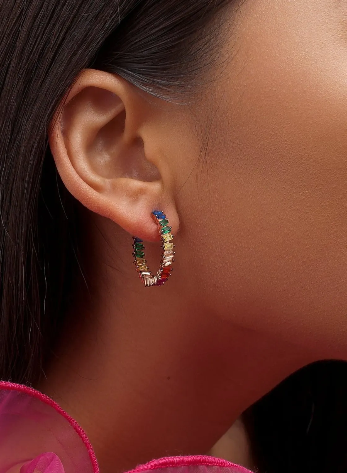 Pendientes Aro | LINEARGENT Pendientes aros con piedras multicolores dispuestas irregularmente bañados en oro