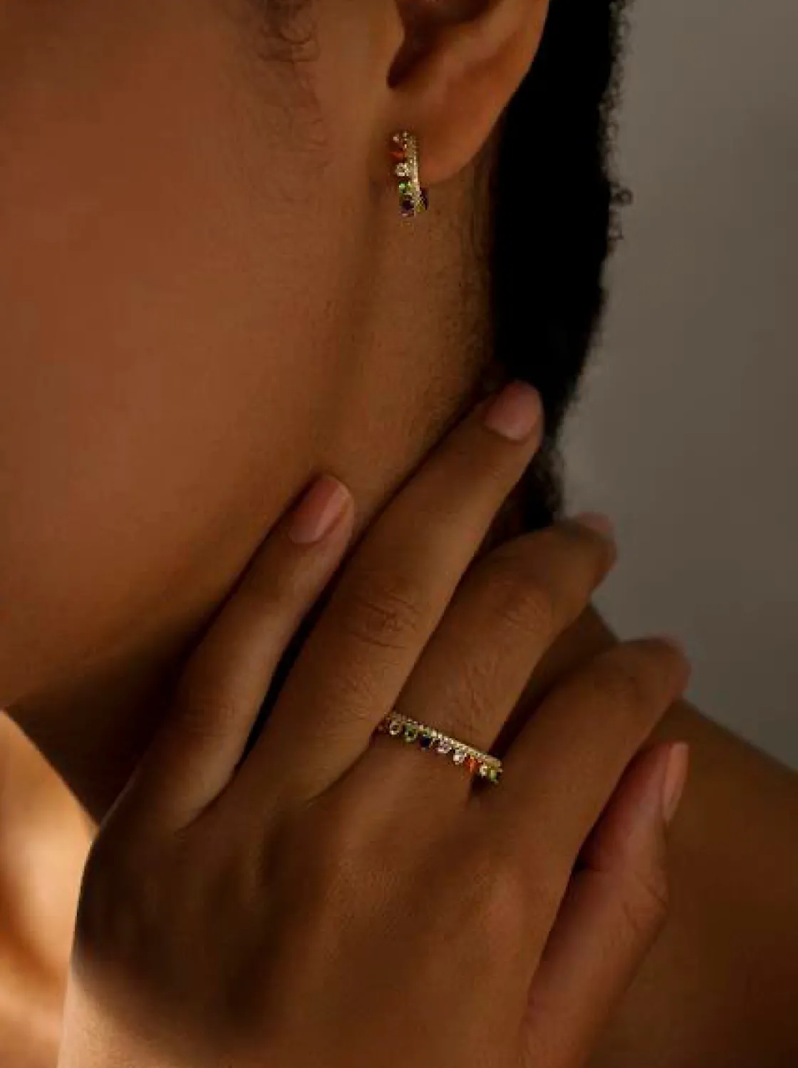 Pendientes Pequeños | Pendientes Aro | LINEARGENT Pendientes aros de plata diseño gemas multicolor y circonitas
