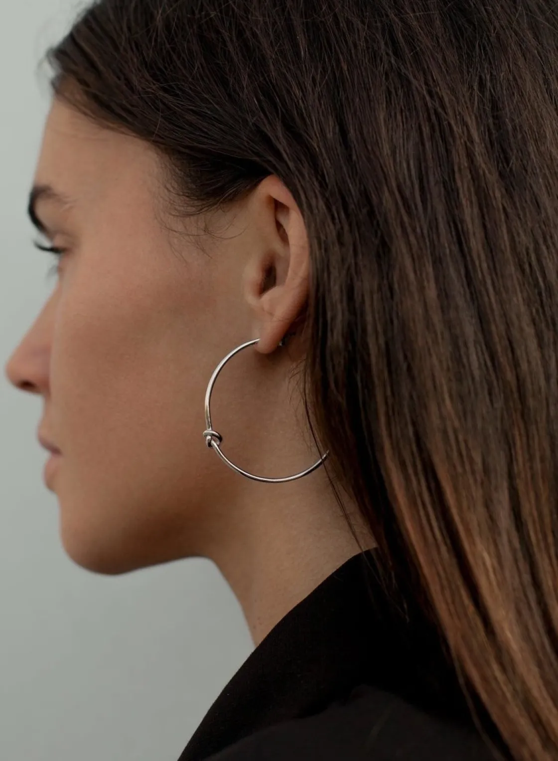 Pendientes Aro | LINEARGENT Pendientes aros grandes detalle de nudo y plata lisa