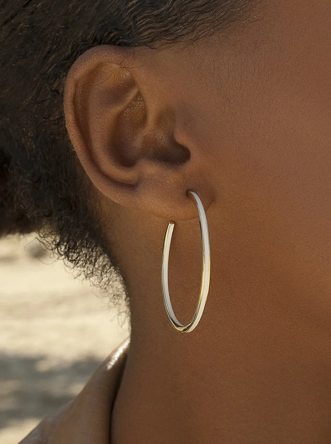 Pendientes Aro | LINEARGENT Pendientes aros grandes diseño esmalte tono blanco bañados en oro