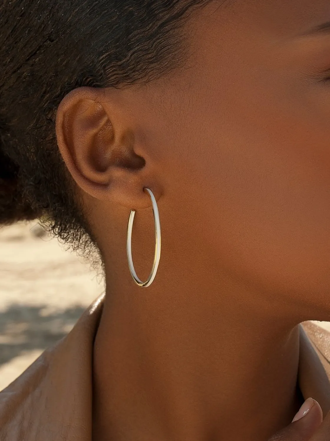 Pendientes Aro | LINEARGENT Pendientes aros grandes diseño esmalte tono blanco bañados en oro