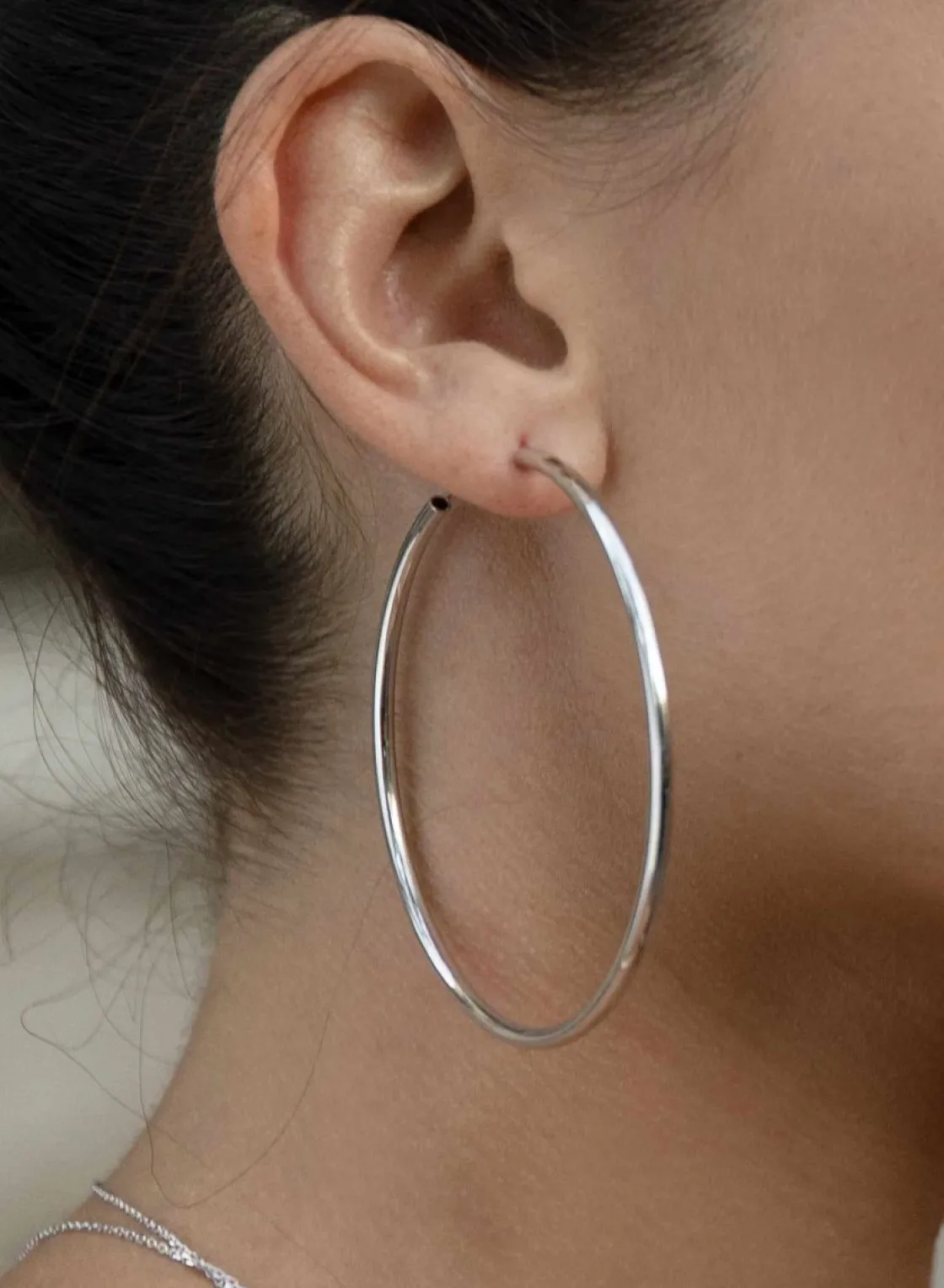 Pendientes Aro | LINEARGENT Pendientes aros grandes diseño tubular de plata lisa y cierre oculto