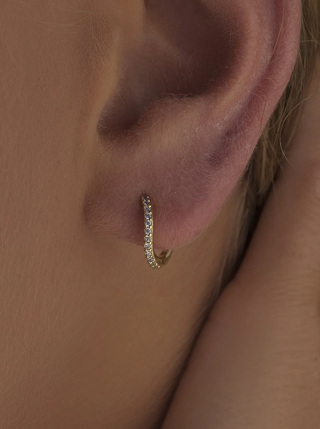 Pendientes Aro | LINEARGENT Pendientes aros muy pequeños curvilíneos con circonitas y baño de oro