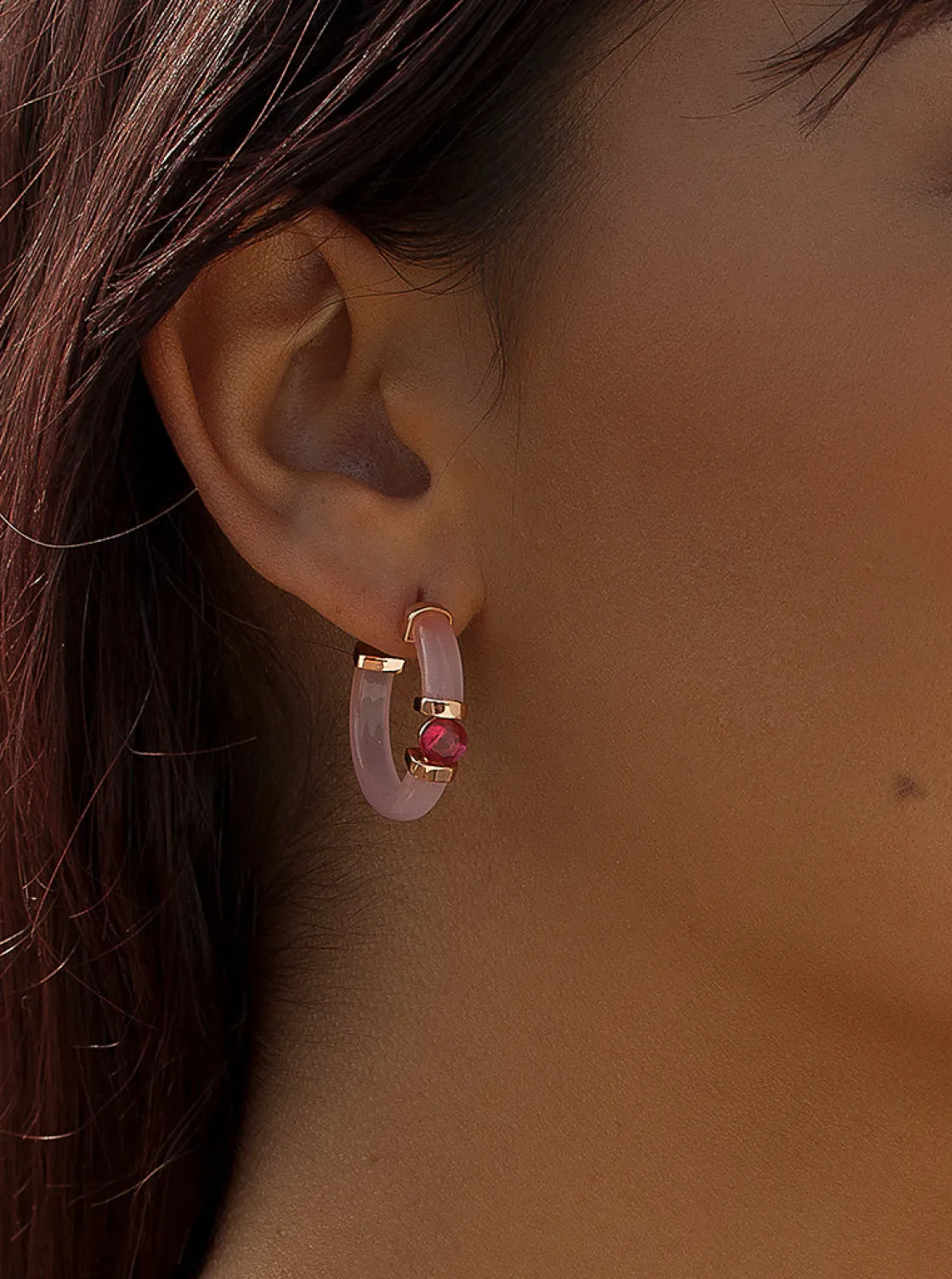Pendientes Aro | LINEARGENT Pendientes aros originales detalle central de gema fucsia