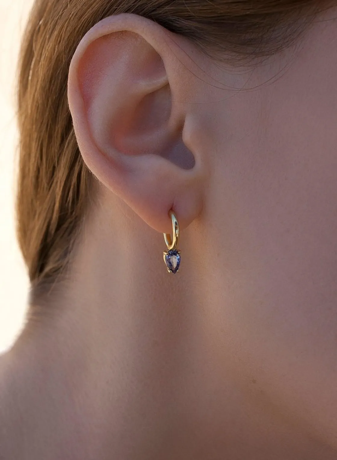 Pendientes Aro | LINEARGENT Pendientes aros pequeños bañados en oro diseño cuarzo adamantino perilla azul