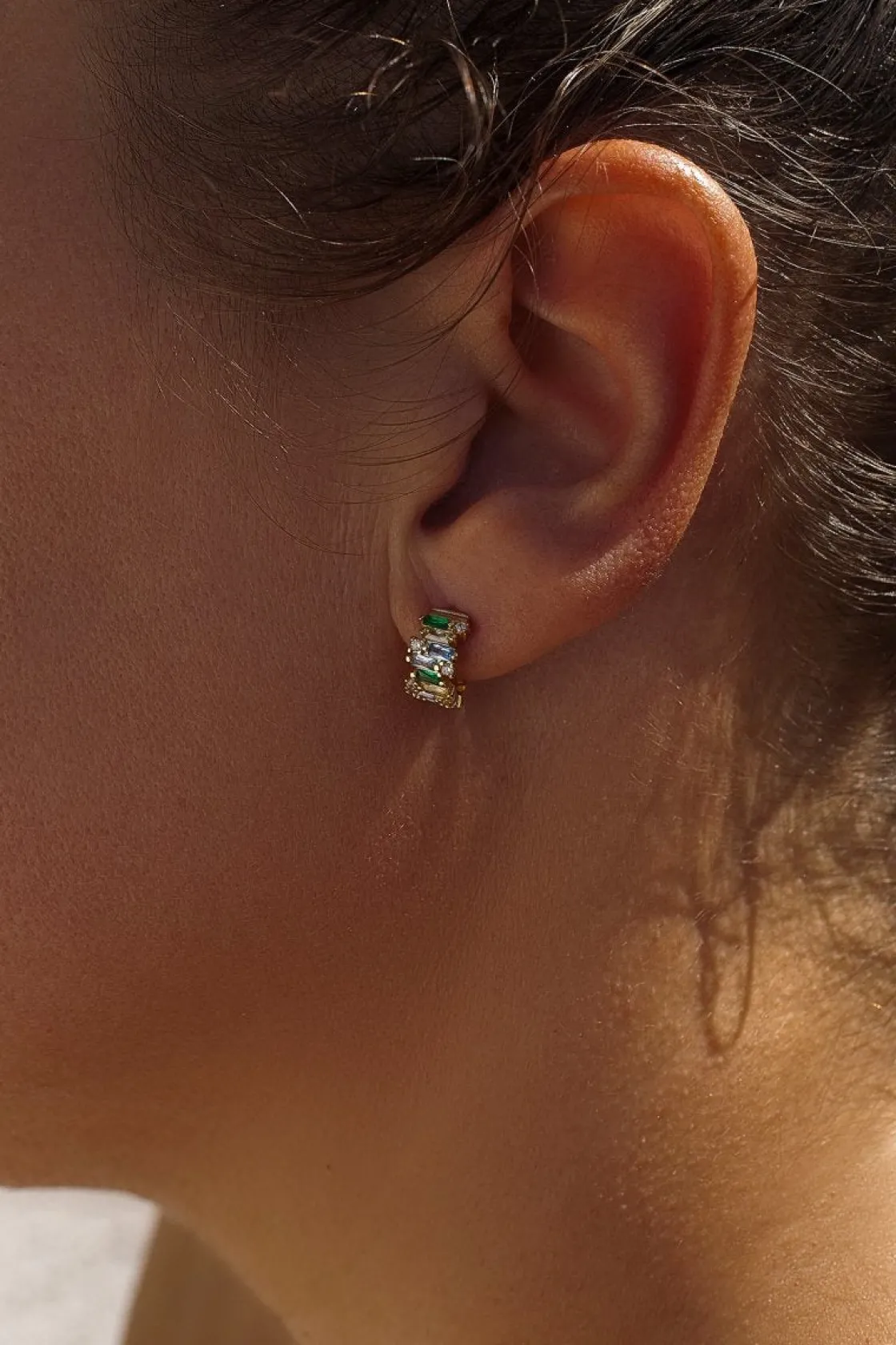 Pendientes De Piedras De Colores | Pendientes Pequeños | LINEARGENT Pendientes aros pequeños banda central cuarzos adamantinos