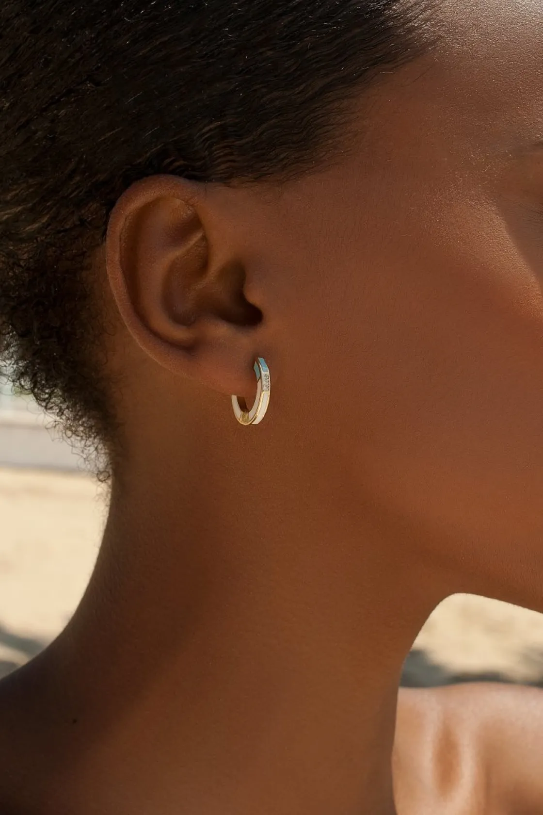Pendientes Pequeños | Pendientes Aro | LINEARGENT Pendientes aros pequeños diseño esmalte bicolor y circonitas