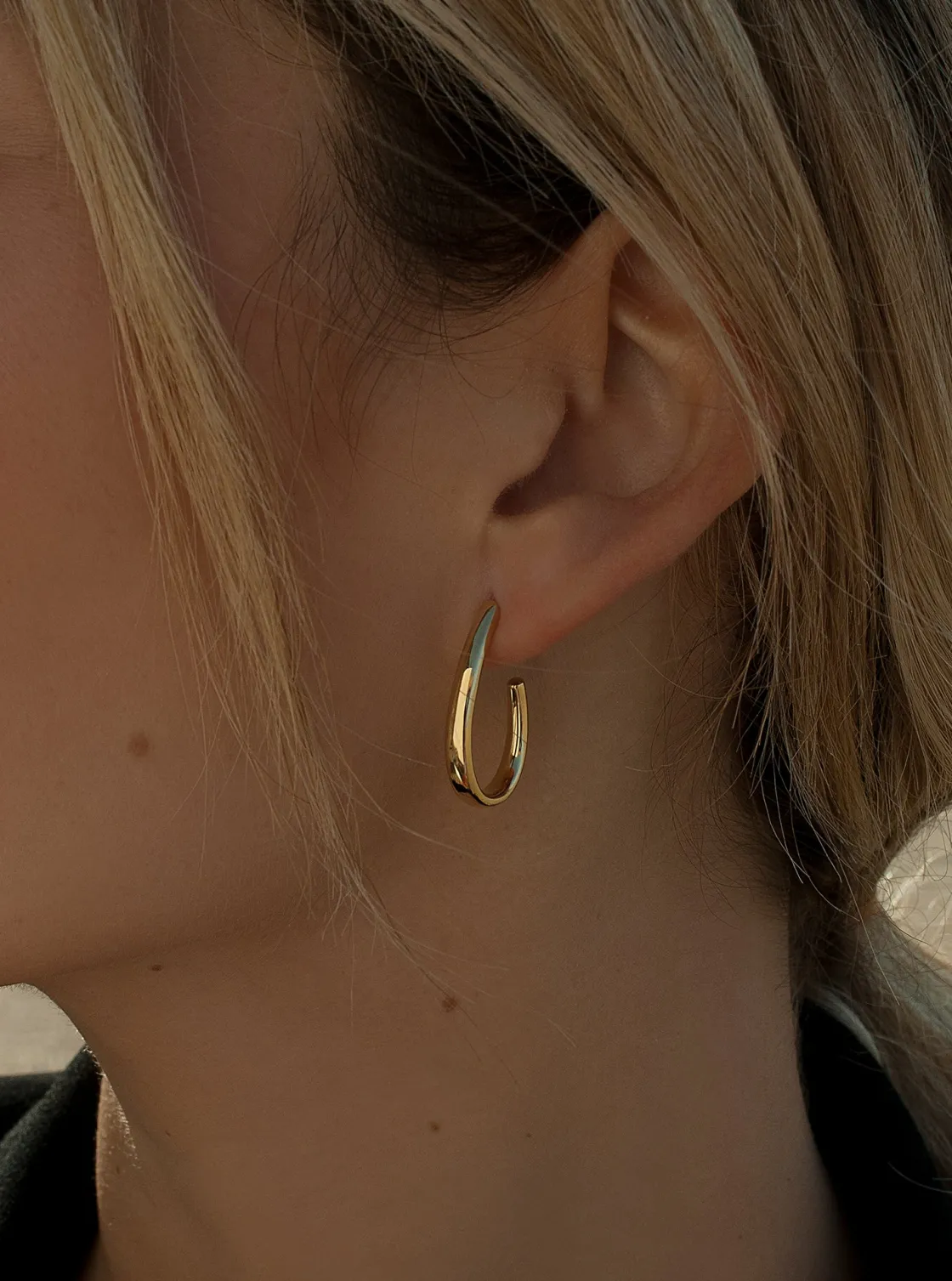 Pendientes Aro | LINEARGENT Pendientes aros pequeños diseño semiabierto redondo y plata bañada en oro