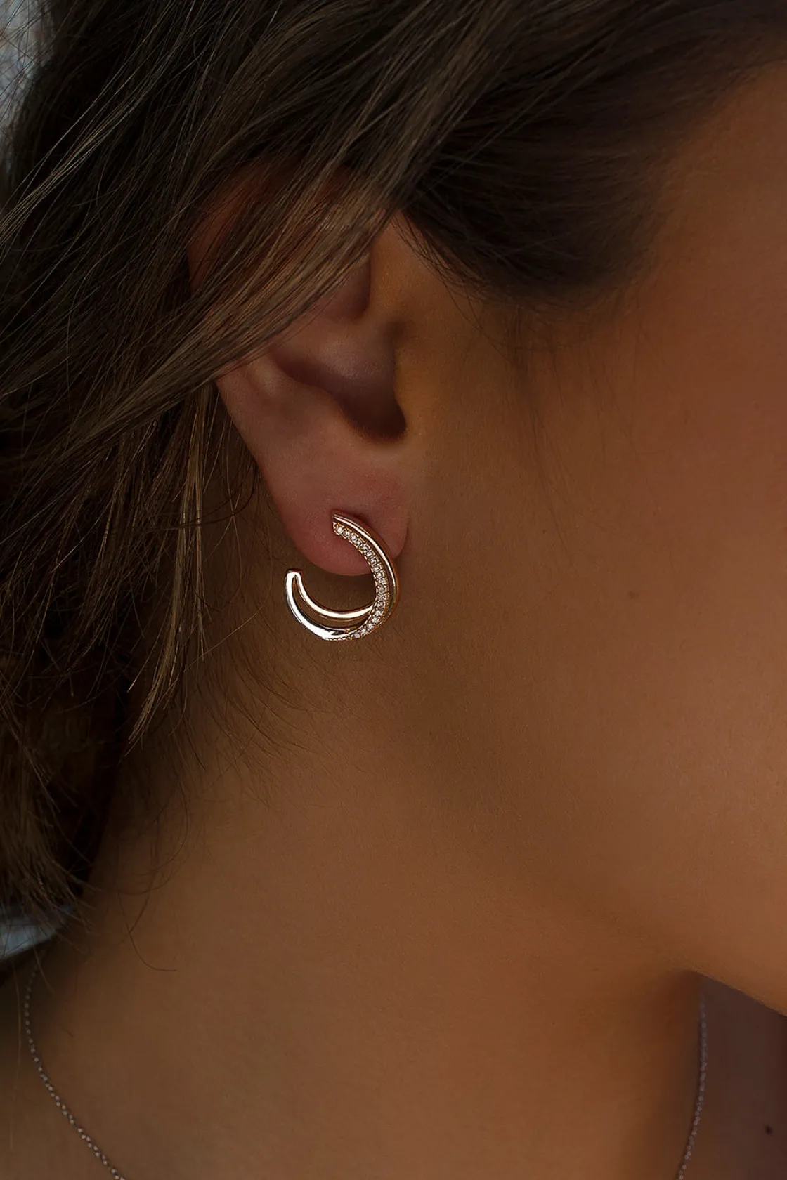 Pendientes Bicolor | LINEARGENT Pendientes bicolor de plata bañada en rosa con circonitas.