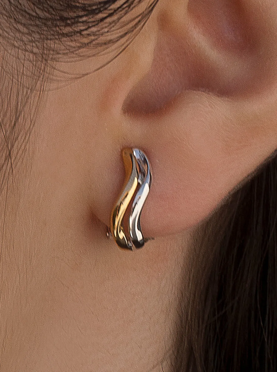 Pendientes Bicolor | Pendientes Cierre Omega | LINEARGENT Pendientes bicolor diseño dos carriles en forma de onda