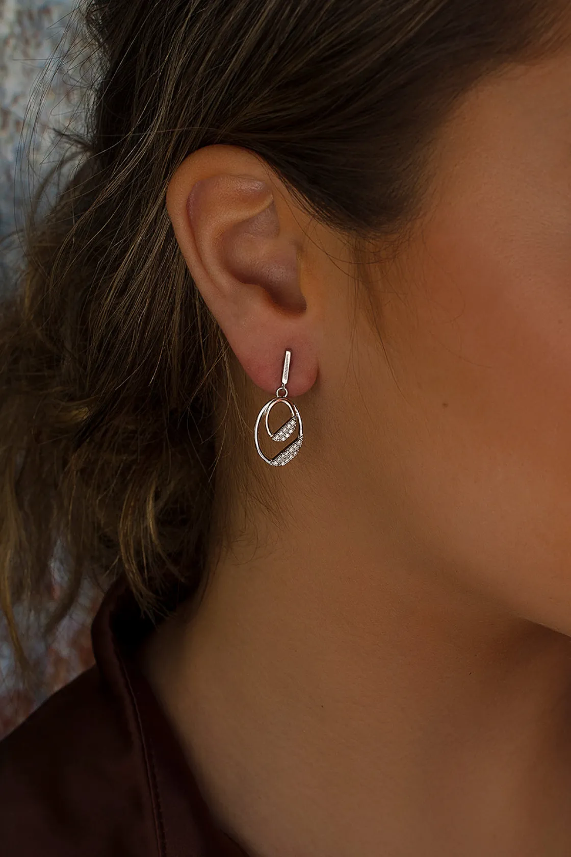 Pendientes Bicolor | LINEARGENT Pendientes bicolor plata y circonitas colgantes con detalle en rosa