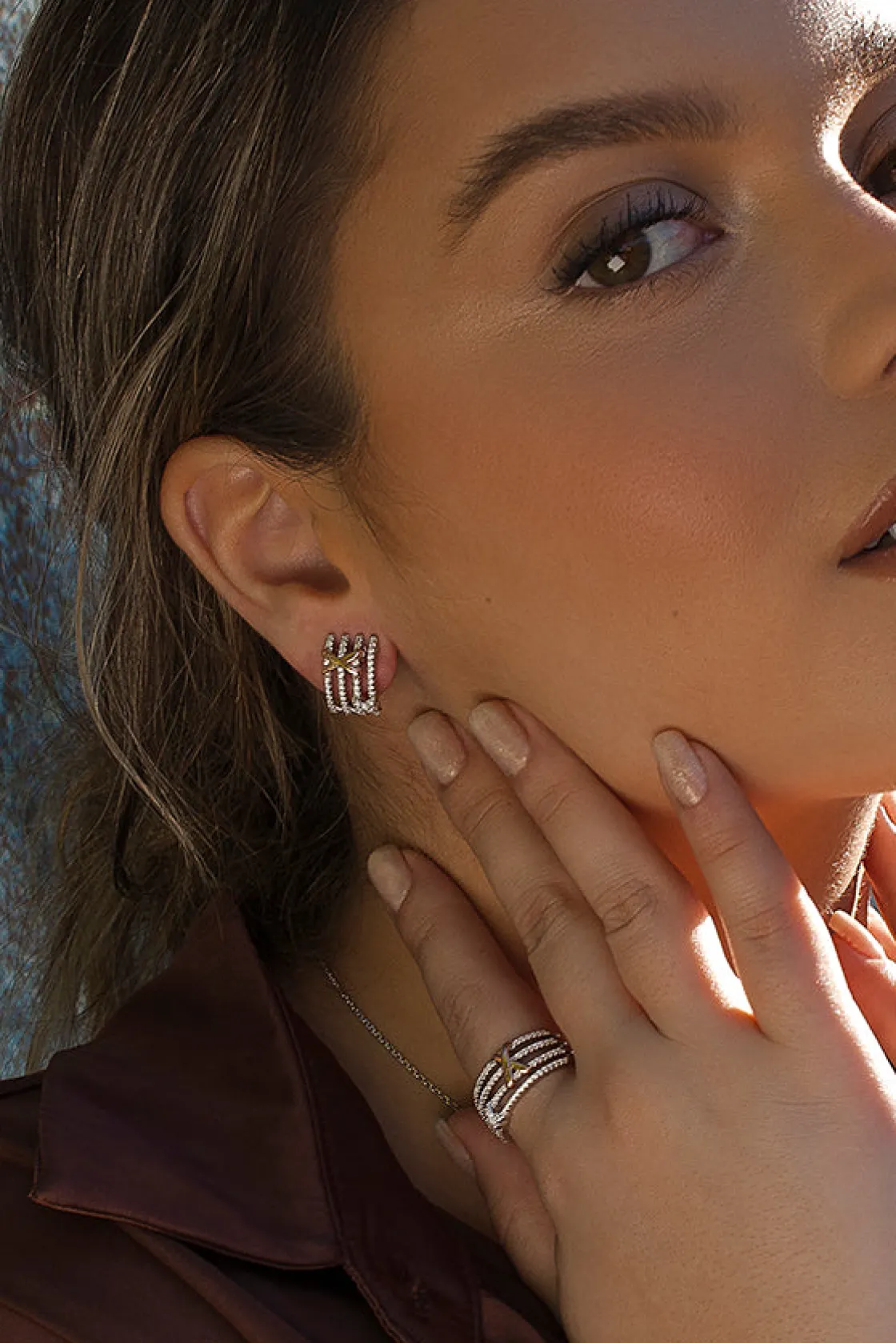 Pendientes Bicolor | Pendientes Cierre Omega | LINEARGENT Pendientes cierre omega diseño de doble grapa bicolor con circonitas
