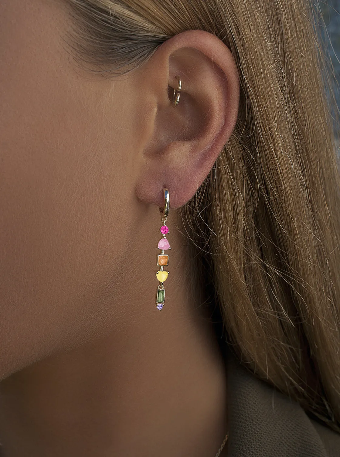 Pendientes Con Colgantes | LINEARGENT Pendientes con colgantes diseño aro con gemas multicolor
