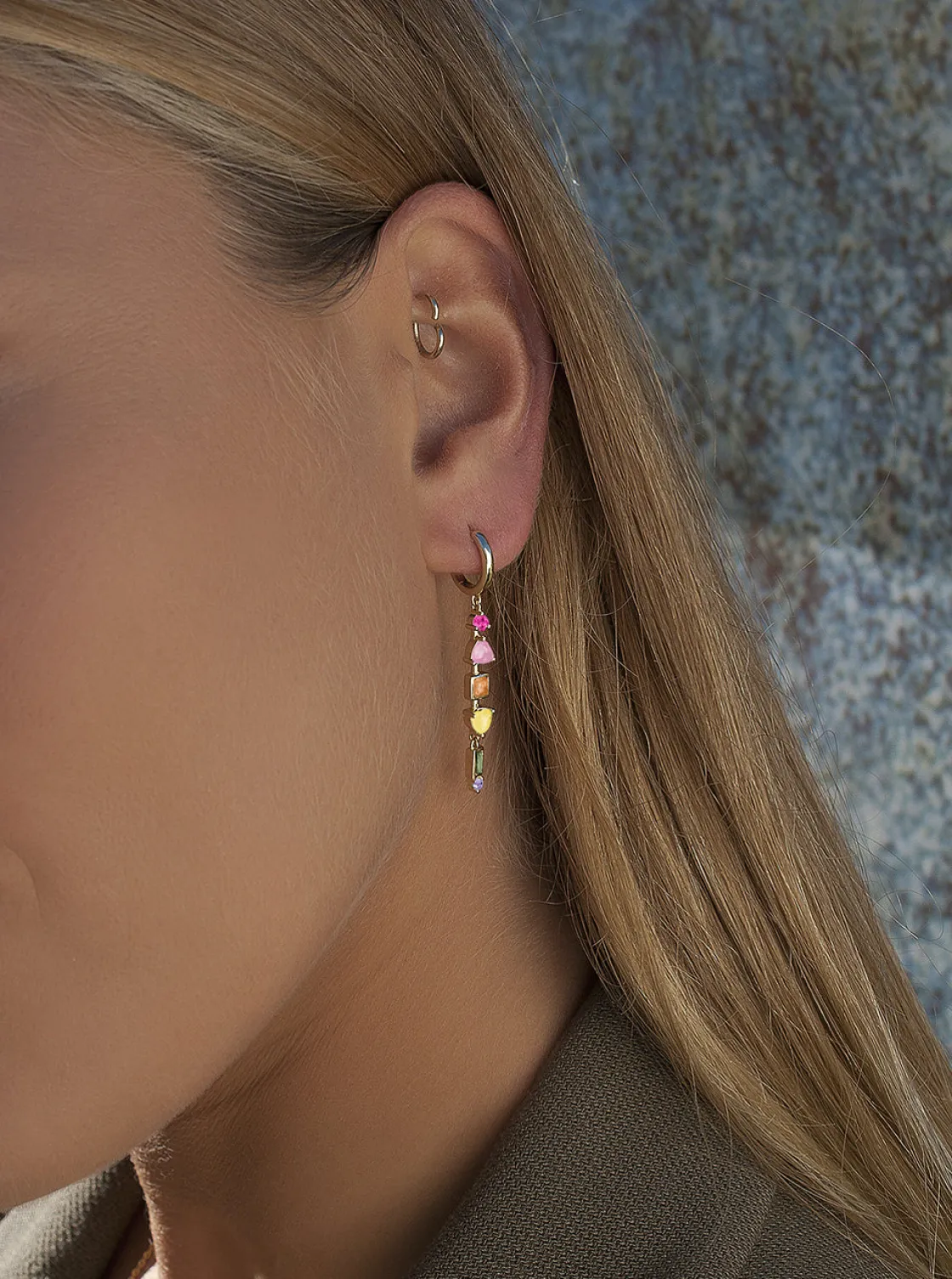 Pendientes Con Colgantes | LINEARGENT Pendientes con colgantes diseño aro con gemas multicolor