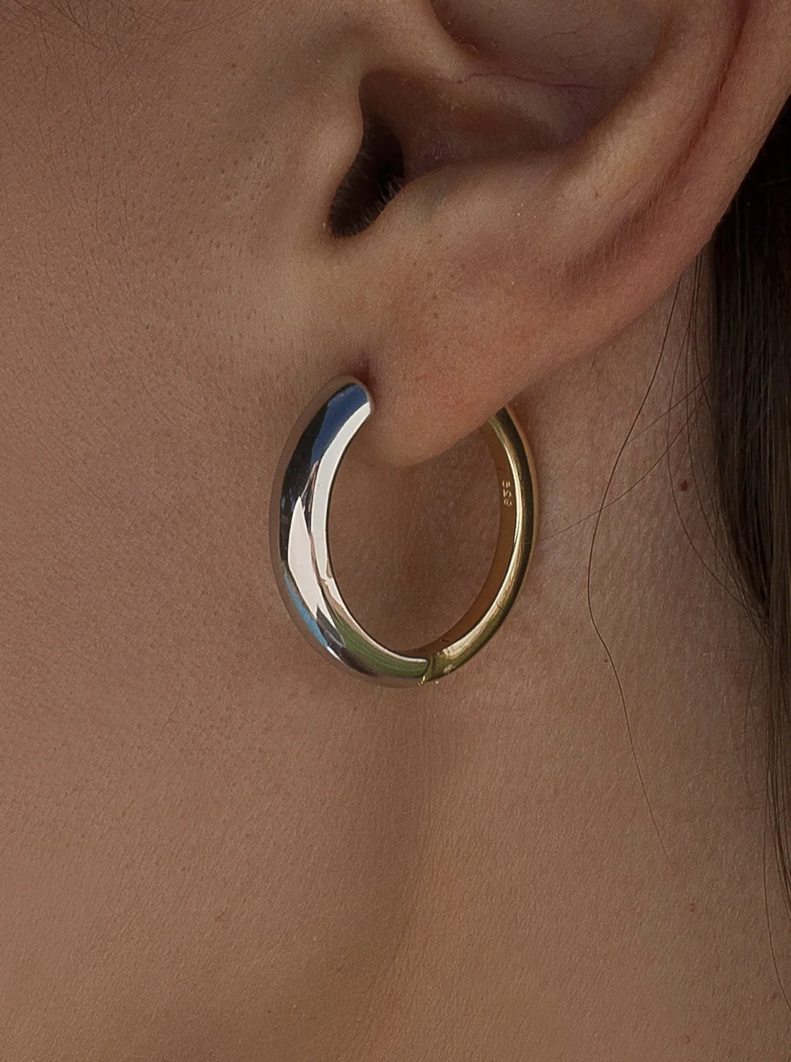 Pendientes Aro | LINEARGENT Pendientes de aro bicolor diámetro mediano con color plata delante