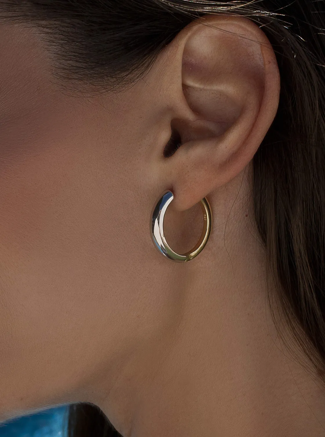 Pendientes Aro | LINEARGENT Pendientes de aro bicolor diámetro mediano con color plata delante