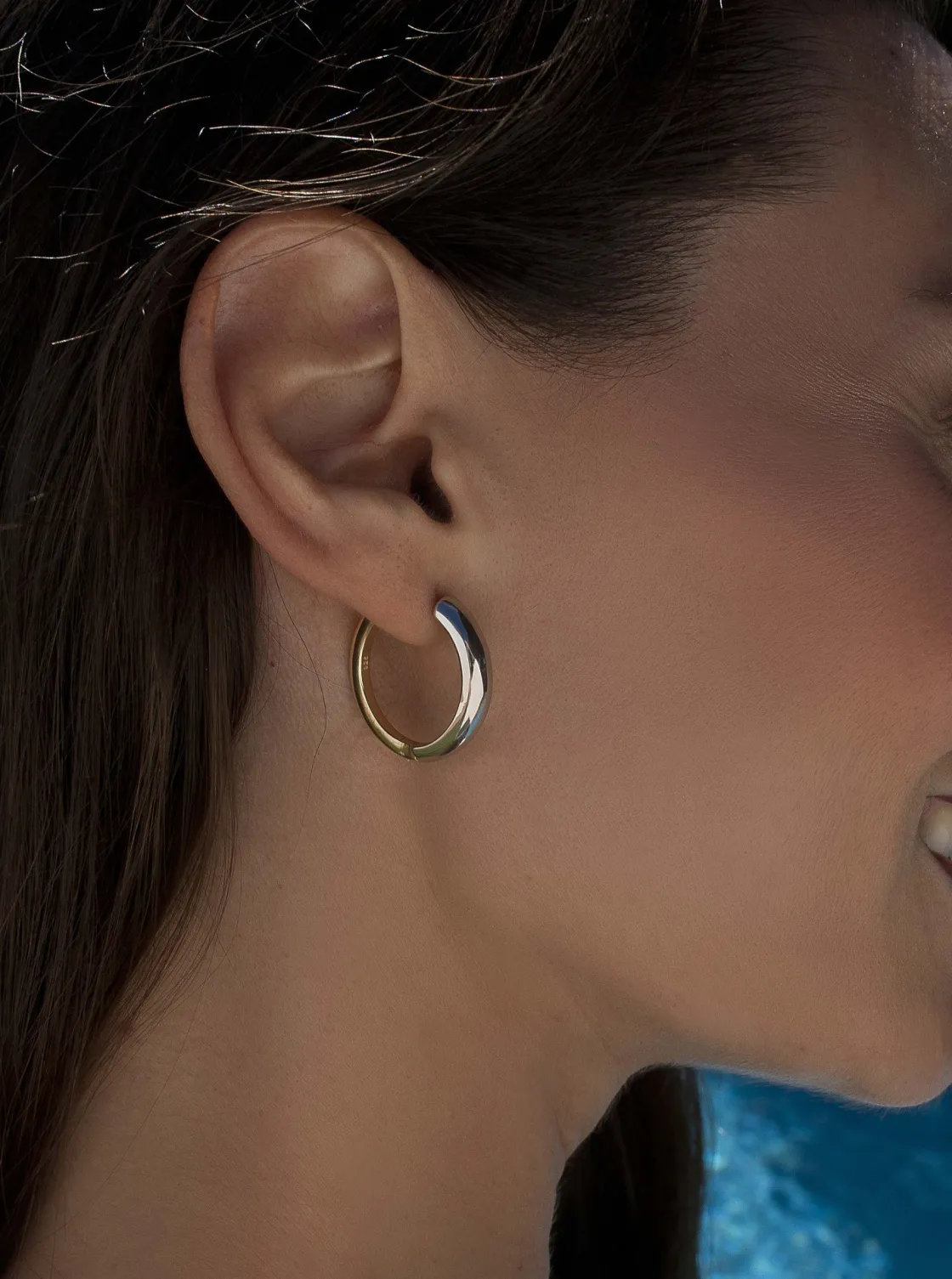 Pendientes Aro | LINEARGENT Pendientes de aro bicolor diámetro mediano con color plata delante