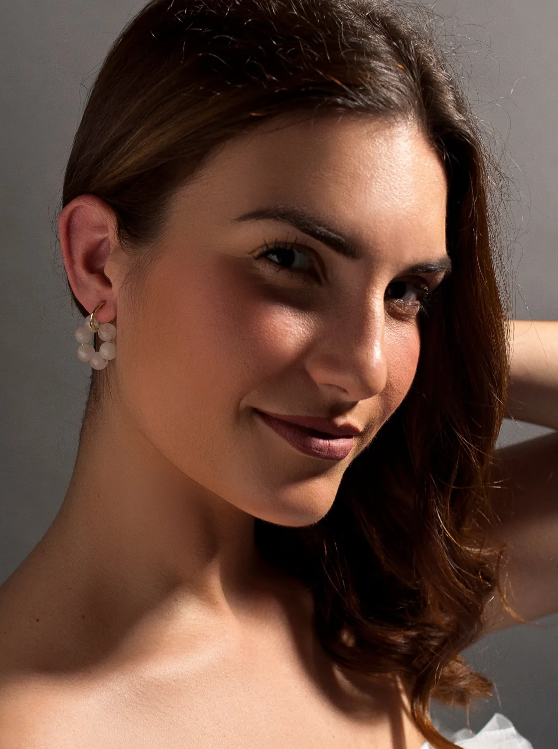 Pendientes De Piedra Natural | LINEARGENT Pendientes de piedra natural en forma de esferas en tono rosa y aro bañado en oro