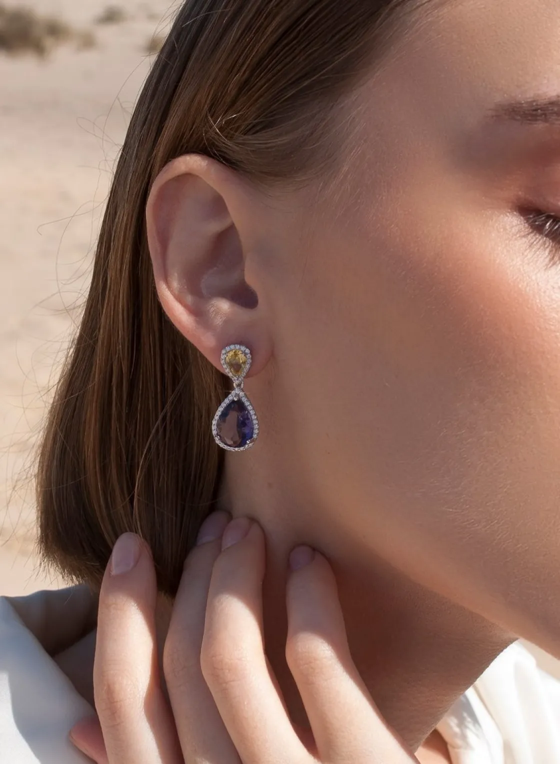 Pendientes De Piedras De Colores | LINEARGENT Pendientes de piedras de colores oscuros diseño lágrima con circonitas