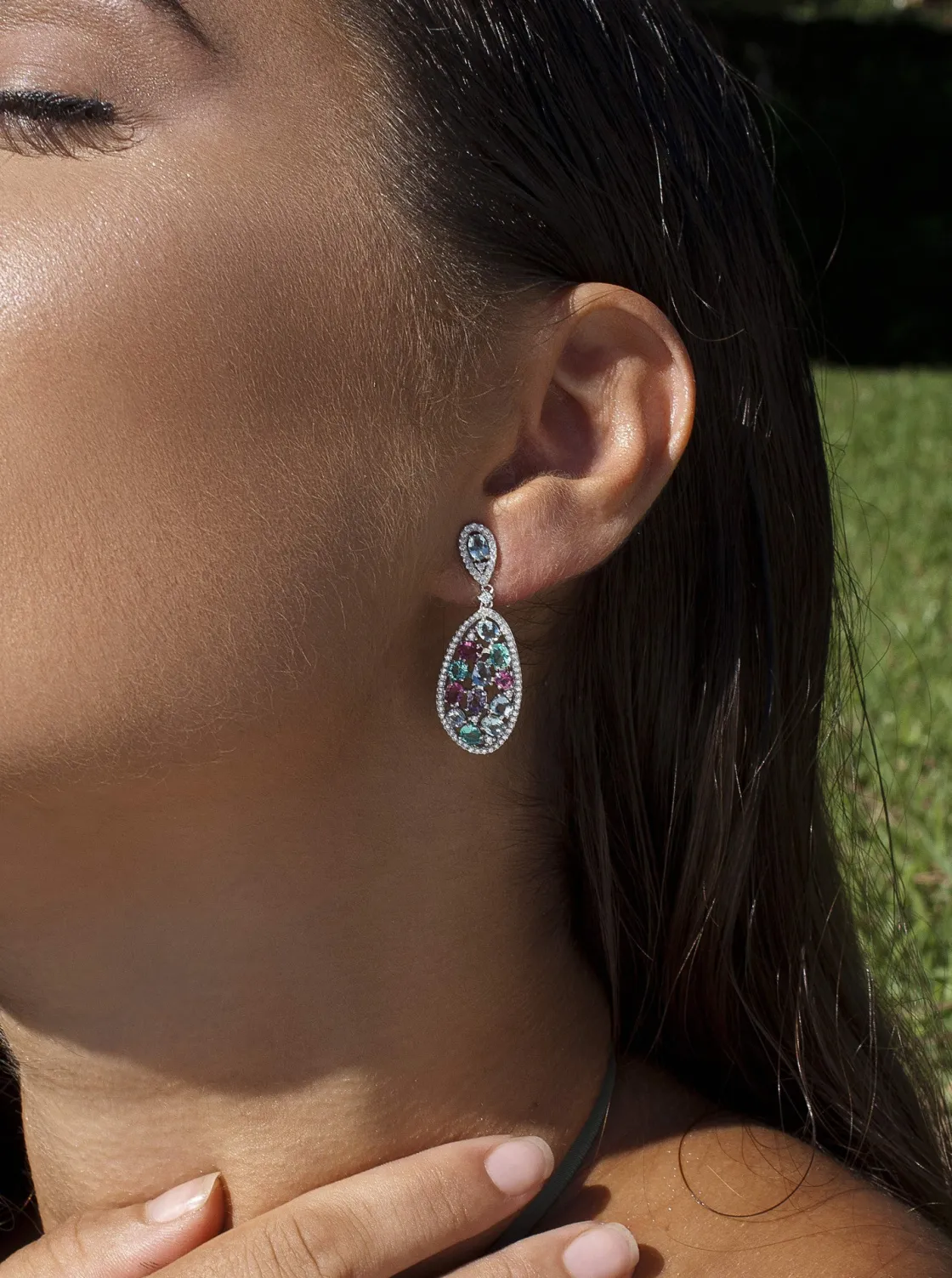Pendientes De Piedras De Colores | LINEARGENT Pendientes de piedras de colores tonos verdes estilo curvilíneo