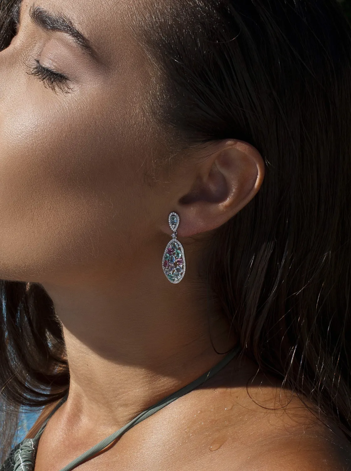 Pendientes De Piedras De Colores | LINEARGENT Pendientes de piedras de colores tonos verdes estilo curvilíneo