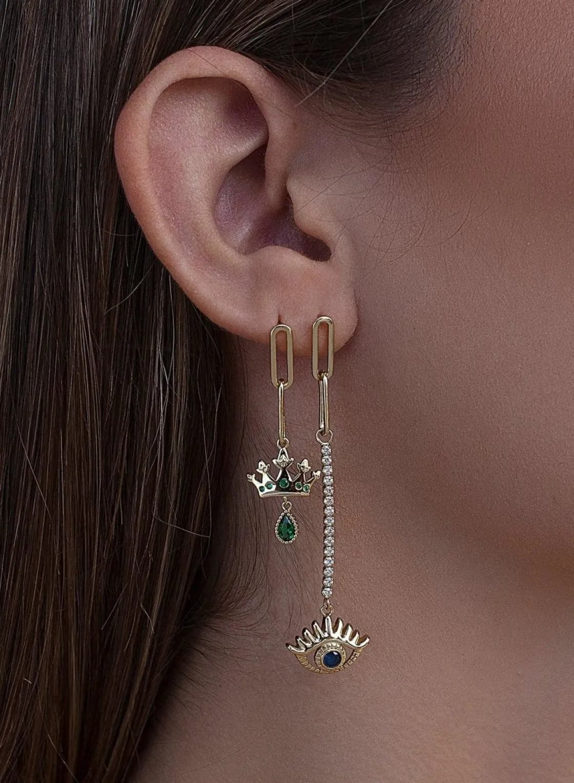 Pendientes Largos | LINEARGENT Pendientes largos con charm de ojo y corona