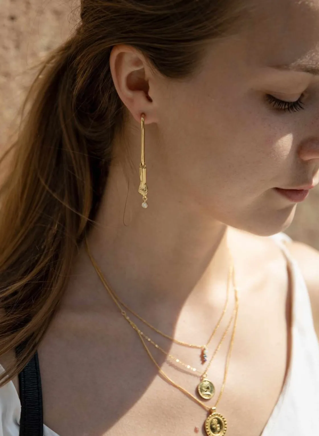 Pendientes Largos | LINEARGENT Pendientes largos de plata finos estilo aro diseño de mano y circonita baño en oro