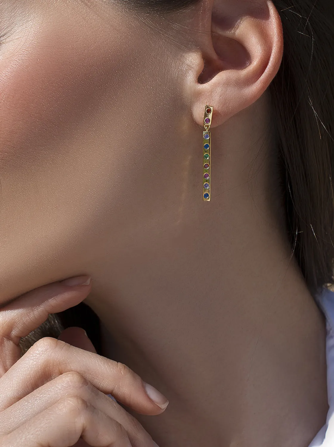 Pendientes Largos | Pendientes De Piedras De Colores | LINEARGENT Pendientes largos de plata bañados en oro diseño multicolor