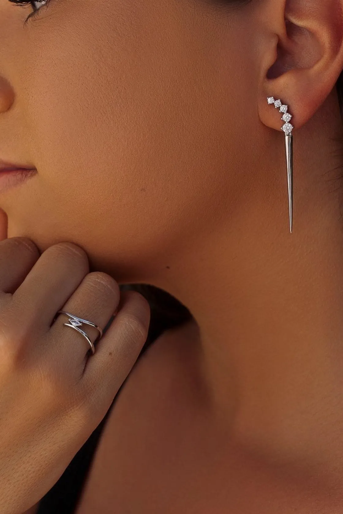 Pendientes Largos | LINEARGENT Pendientes largos de plata estáticos con curva de circonita y barilla acabada en punta