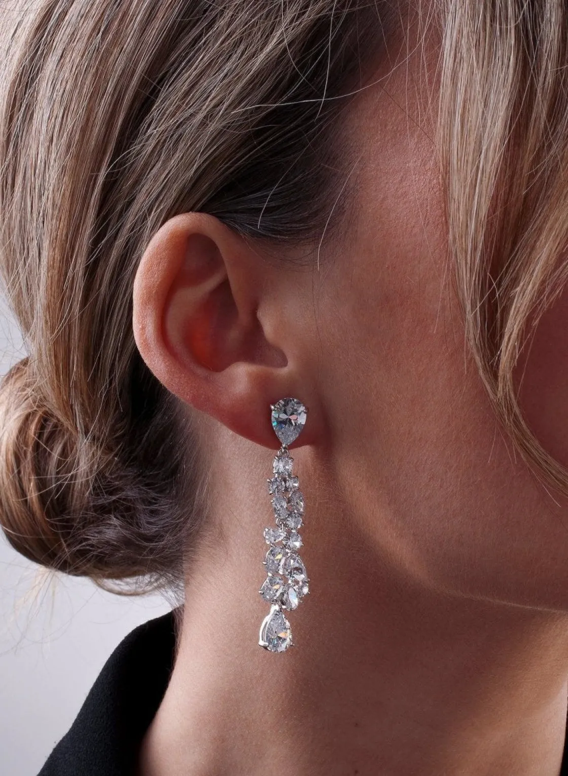 Pendientes Largos | LINEARGENT Pendientes largos novia brillantes diseño cascada de cuarzos adamantinos