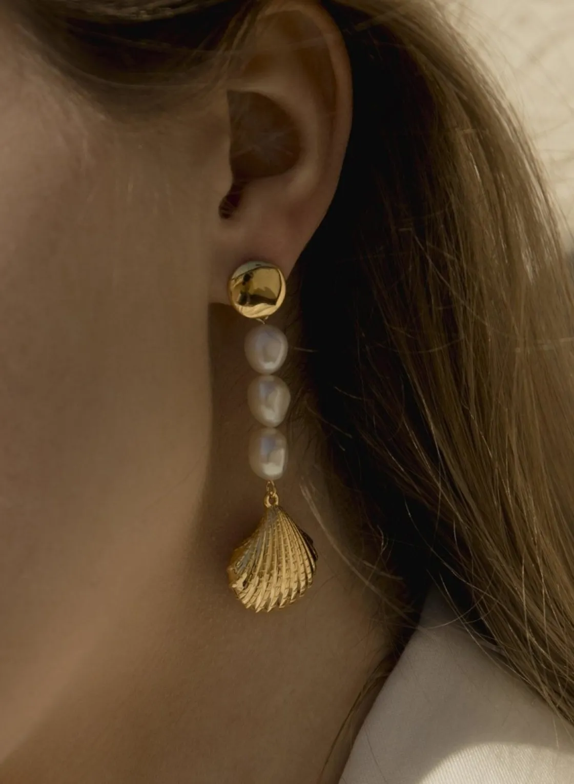 Pendientes Largos | LINEARGENT Pendientes largos plata de perlas y diseño concha baño en oro
